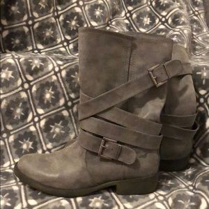 ROCKET DOG gray boots EUC